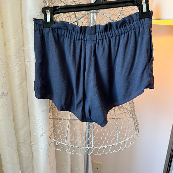 Wilfred Black "Silk-like" Shorts - Picture 2 of 3